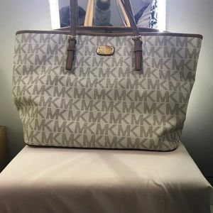 Micheal Kors vanilla tote